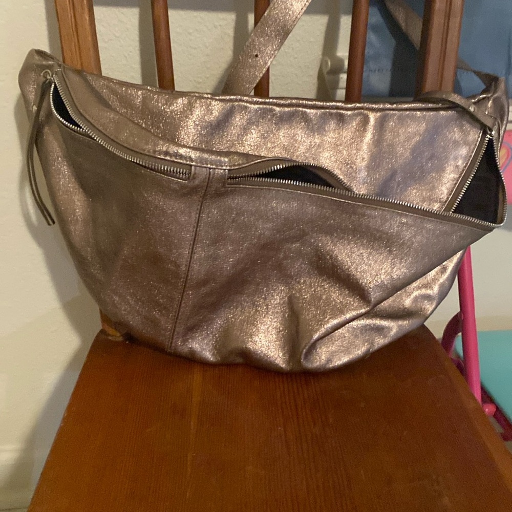 Karol stylish & functional leather bag